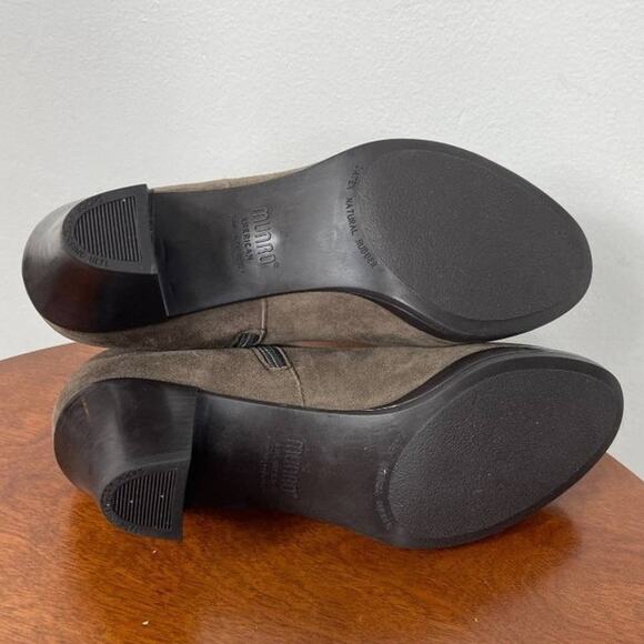 New Munro Alfie Booties in Greige Suede Women's Size 8.5 - Picture 7 of 7